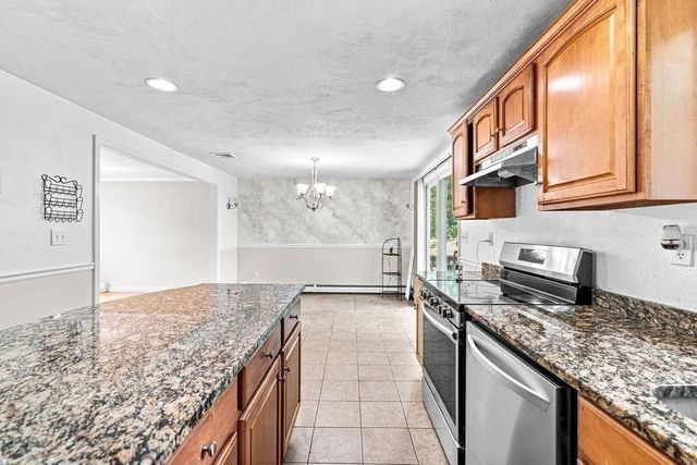 35 Meeshawn Ave, Taunton, MA 02718