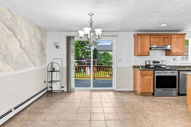 35 Meeshawn Ave, Taunton, MA 02718
