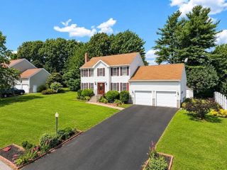 35 Meeshawn Ave, Taunton, MA 02718