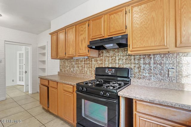 3410 N Stanton Street, El Paso, TX 79902