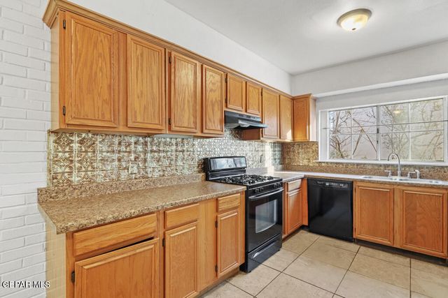 3410 N Stanton Street, El Paso, TX 79902