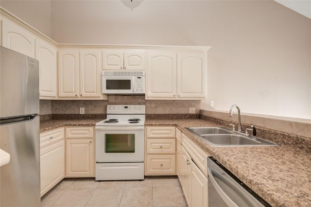 3700 83rd Street 9, Galveston, TX 77554