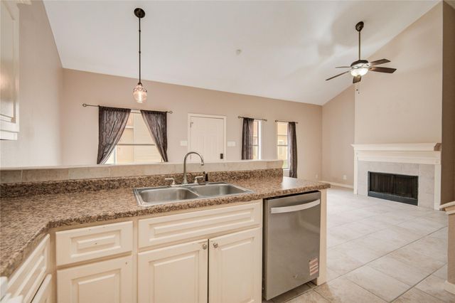 3700 83rd Street 9, Galveston, TX 77554