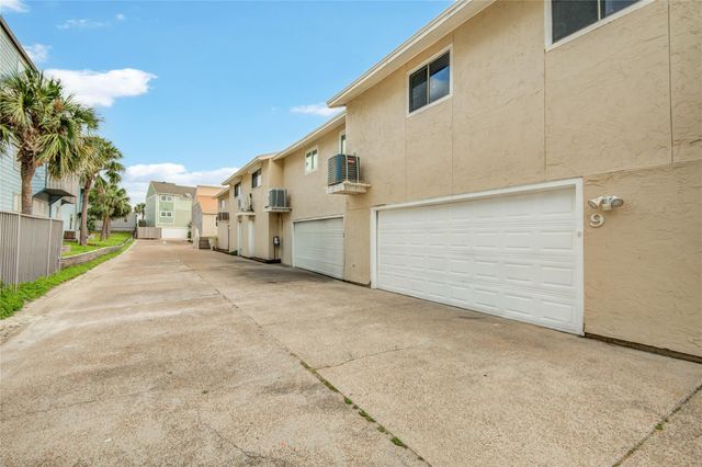 3700 83rd Street 9, Galveston, TX 77554