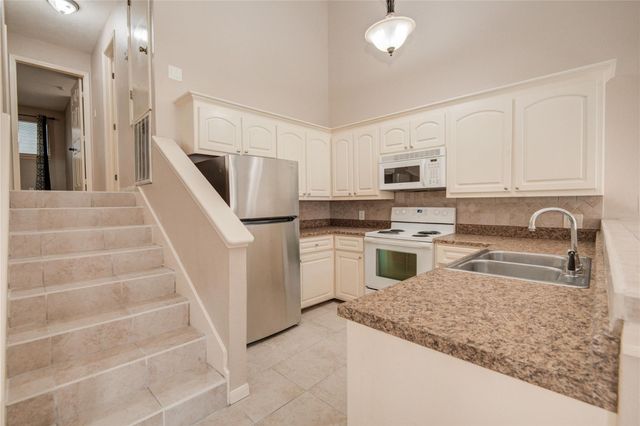 3700 83rd Street 9, Galveston, TX 77554