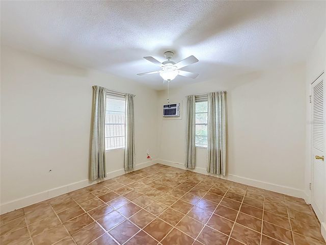 3271 ROBINSON STREET, Zellwood, FL 32798