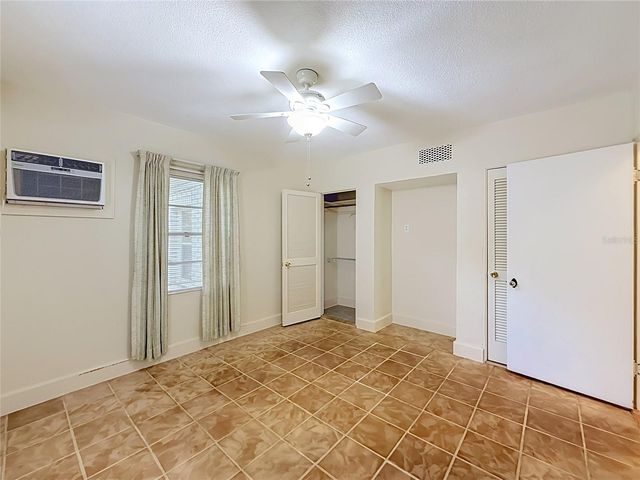 3271 ROBINSON STREET, Zellwood, FL 32798