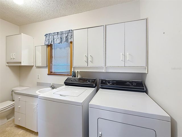 3271 ROBINSON STREET, Zellwood, FL 32798
