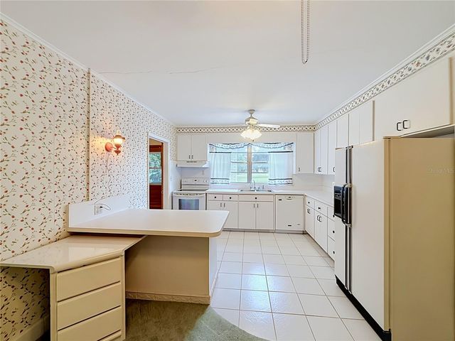 3271 ROBINSON STREET, Zellwood, FL 32798