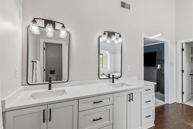 8161 KIMRIDGE DR, Germantown, TN 38138