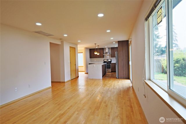 4006 NE 18th Street, Renton, WA 98056