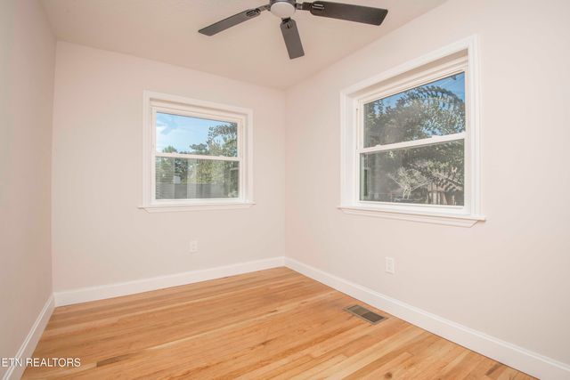 304 Firestone Rd, Oak Ridge, TN 37830