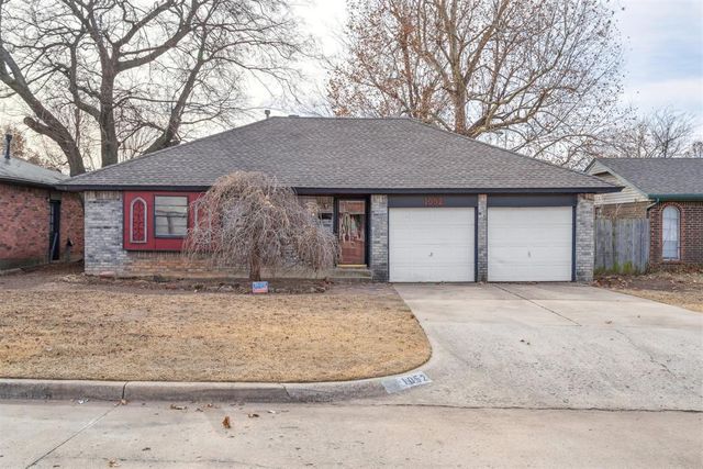 1052 NW 7th Place, Moore, OK 73160