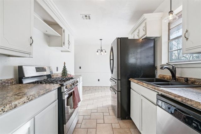 1052 NW 7th Place, Moore, OK 73160