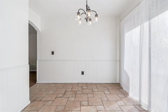 1052 NW 7th Place, Moore, OK 73160