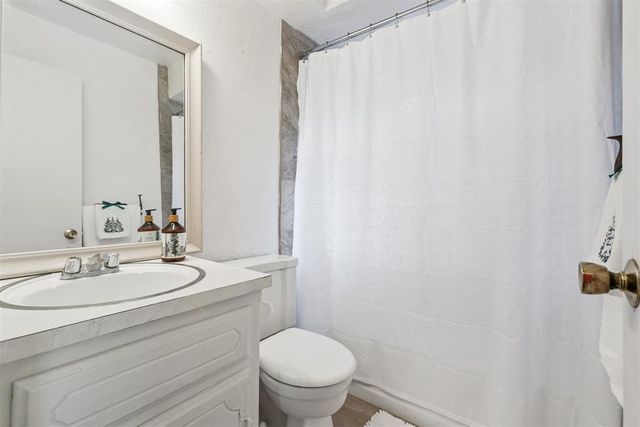 1052 NW 7th Place, Moore, OK 73160