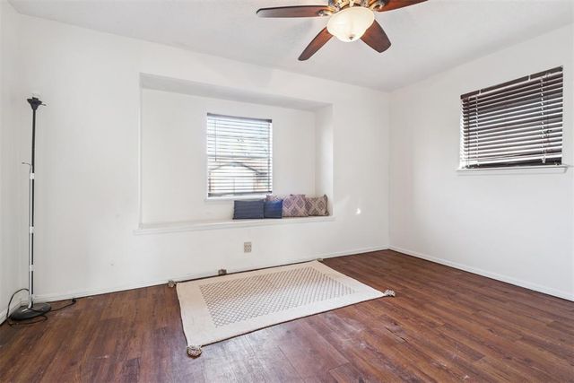 1052 NW 7th Place, Moore, OK 73160