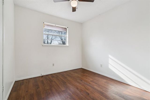 1052 NW 7th Place, Moore, OK 73160