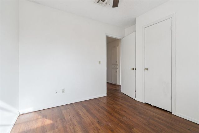 1052 NW 7th Place, Moore, OK 73160