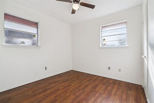 1052 NW 7th Place, Moore, OK 73160