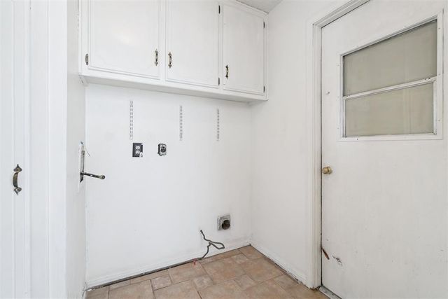 1052 NW 7th Place, Moore, OK 73160