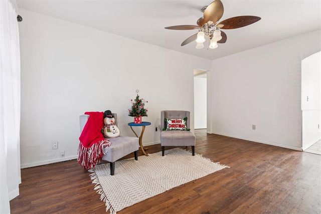 1052 NW 7th Place, Moore, OK 73160