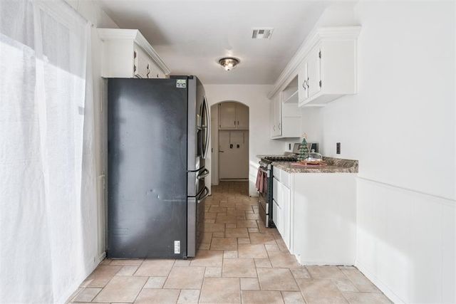 1052 NW 7th Place, Moore, OK 73160