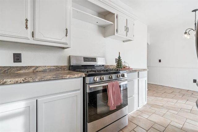 1052 NW 7th Place, Moore, OK 73160