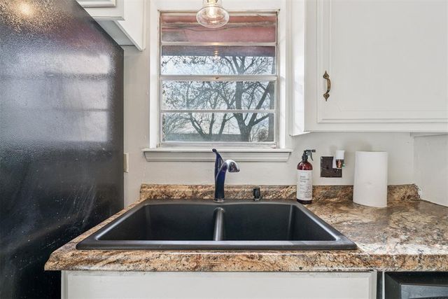 1052 NW 7th Place, Moore, OK 73160