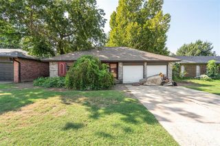 1052 NW 7th Place, Moore, OK 73160