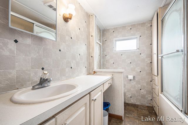 823 Dolphin Street Sw, City Of Wyoming, MI 49509