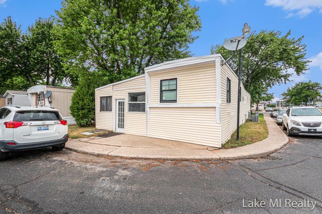 823 Dolphin Street Sw, City Of Wyoming, MI 49509