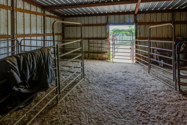 4880 WHITEHEAD Road, Midlothian, TX 76065