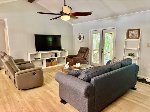 17 Oakhollow, Palacios, TX 77465