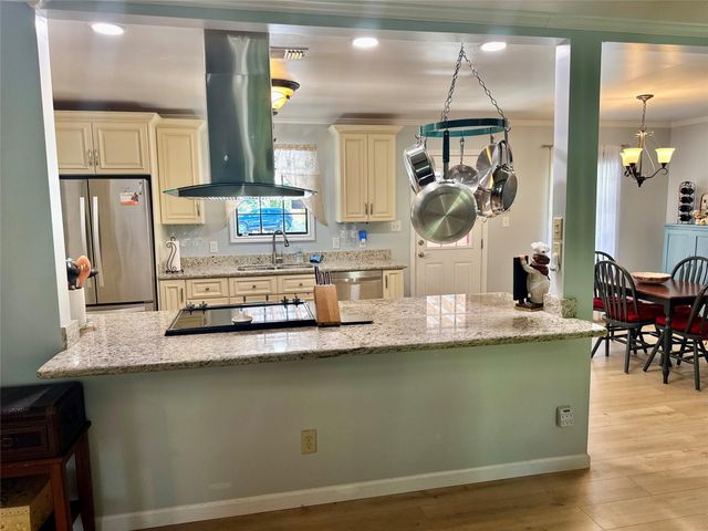 17 Oakhollow, Palacios, TX 77465