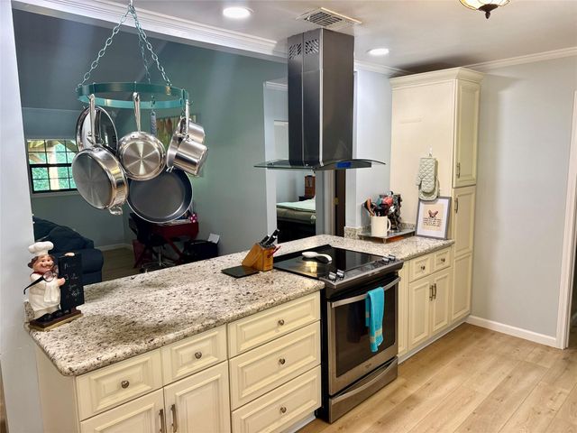 17 Oakhollow, Palacios, TX 77465