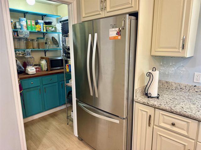 17 Oakhollow, Palacios, TX 77465