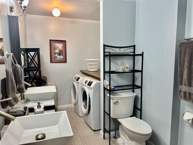 17 Oakhollow, Palacios, TX 77465