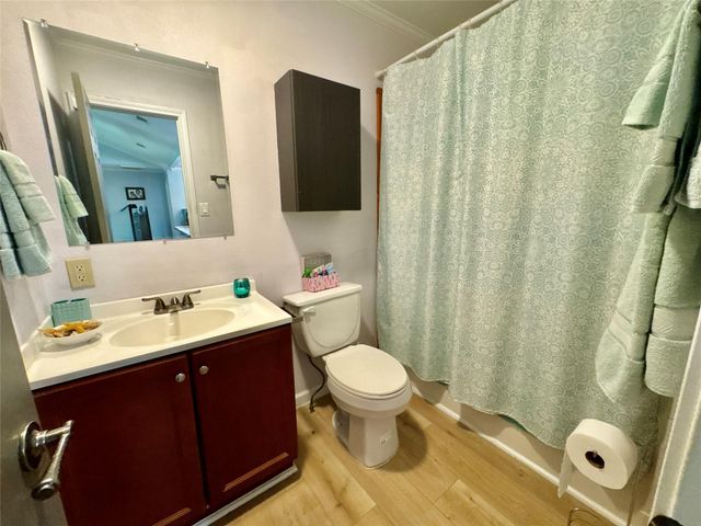 17 Oakhollow, Palacios, TX 77465