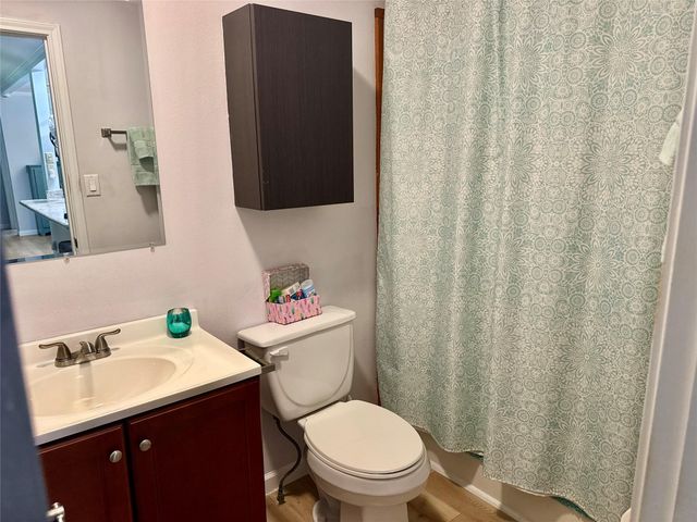 17 Oakhollow, Palacios, TX 77465