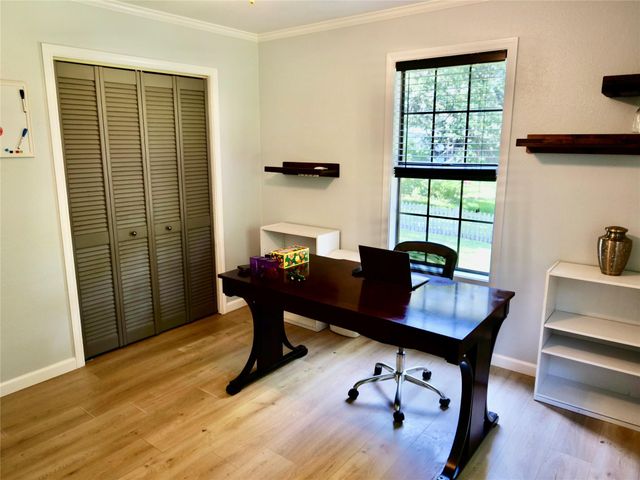 17 Oakhollow, Palacios, TX 77465