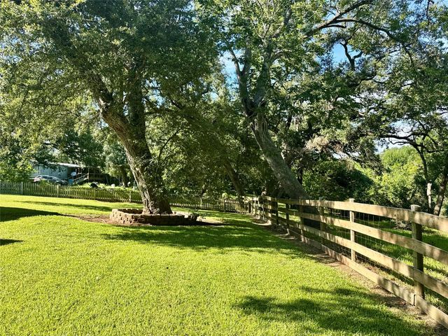 17 Oakhollow, Palacios, TX 77465