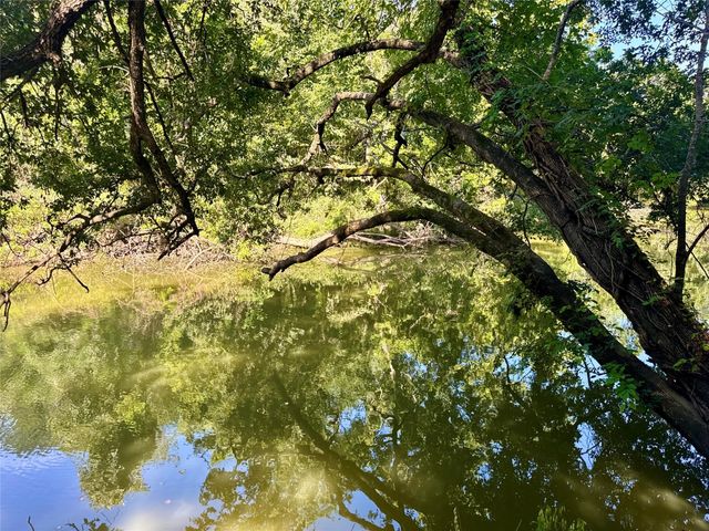 17 Oakhollow, Palacios, TX 77465