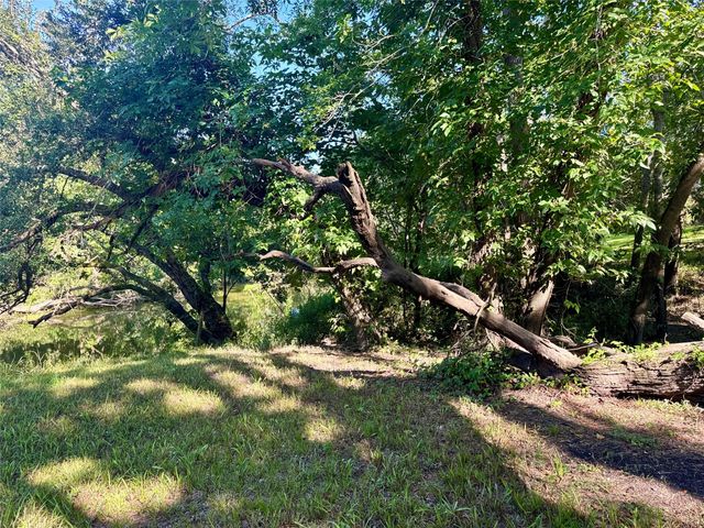 17 Oakhollow, Palacios, TX 77465