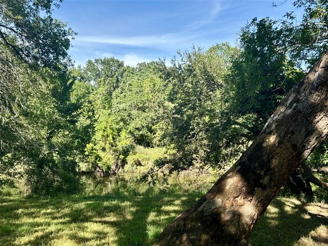 17 Oakhollow, Palacios, TX 77465