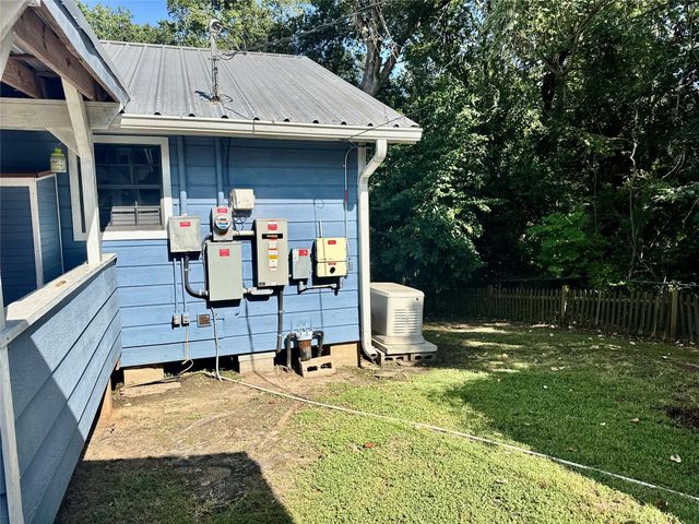 17 Oakhollow, Palacios, TX 77465