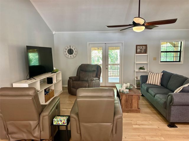 17 Oakhollow, Palacios, TX 77465