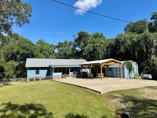 17 Oakhollow, Palacios, TX 77465
