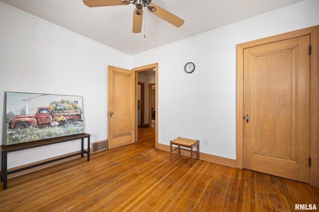 803 W MEADOWS Place, Peoria, IL 61604