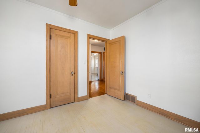 803 W MEADOWS Place, Peoria, IL 61604